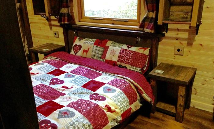 Camp Cynrig Glamping - Camping Cabin, Eco Pod, Sleeps 6, Family Holiday